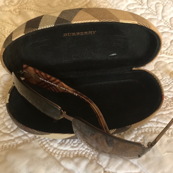 ❤️Burberry sunglasses❤️ - Picture 5 of 8
